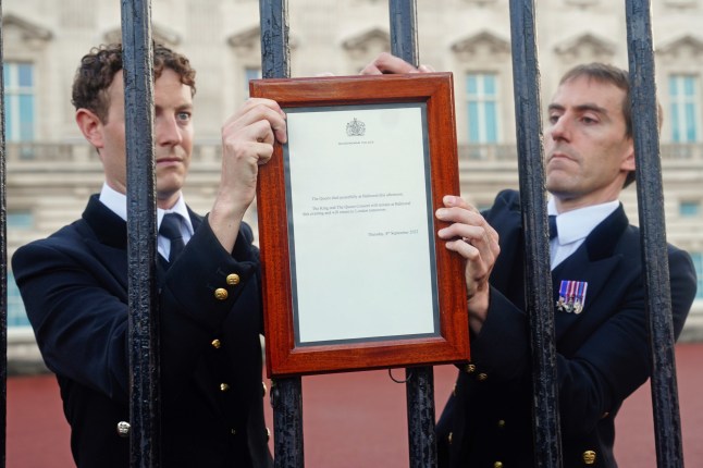 Members of royal household staff posts a notice on the gates of the Buckingham Palace in London announcing the death of Queen Elizabeth II. Picture date: Thursday September 8, 2022. PA Photo. See PA story DEATH Queen. Photo credit should read: Victoria Jones/PA Wire